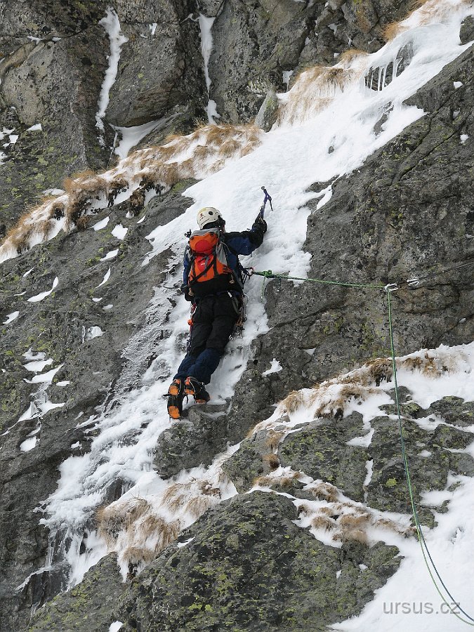 tatry 111.jpg - Ledík byl zkraje dost mokrý, ale nakonec držel celkem pěkně.